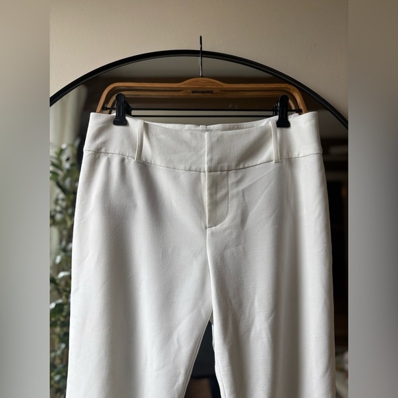 ALICE + OLIVIA | white slim fit trouser with zipper ankled | size 8 - Picture 5 of 8